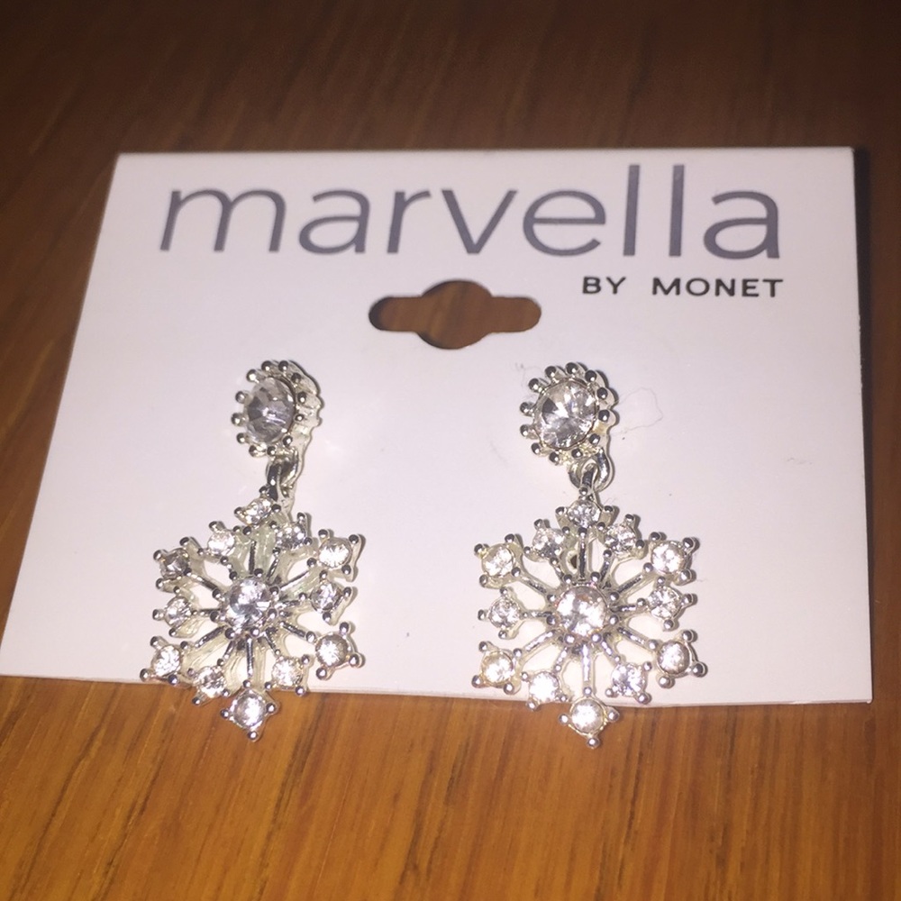 Beautiful snowflake earrings